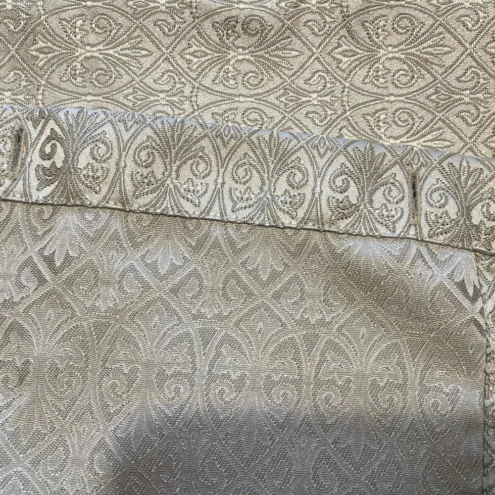 Classic Cream Damask Jacquard Shower Curtain w/fabric liner